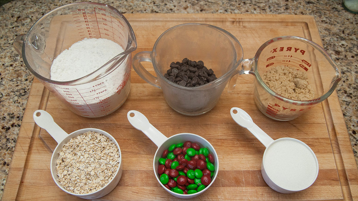 Arts-Jon-Zilinski-DIY-Christmas-Cookies-in-Jar-1